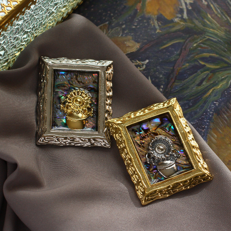 Vintage Collectible Pins - Muylinda Antik Van Gogh Bros Bunga